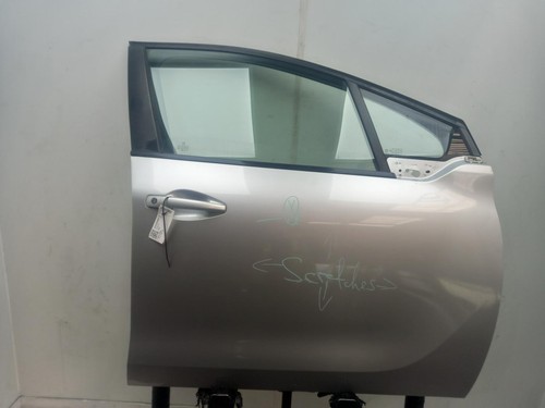 Peugeot 208 right front - right,