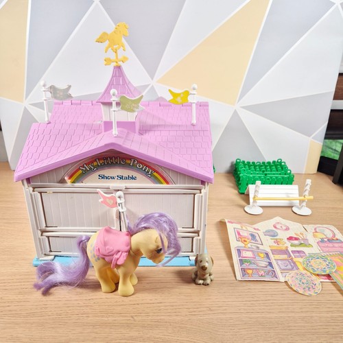 Vtg little pony show stable - vtg,
