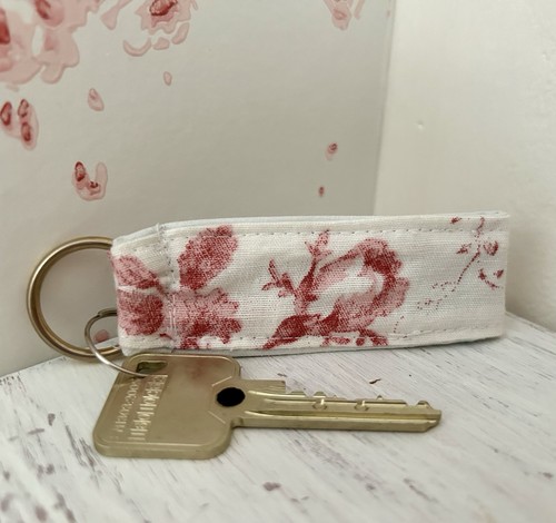 Cabbages roses keyring - roses,
