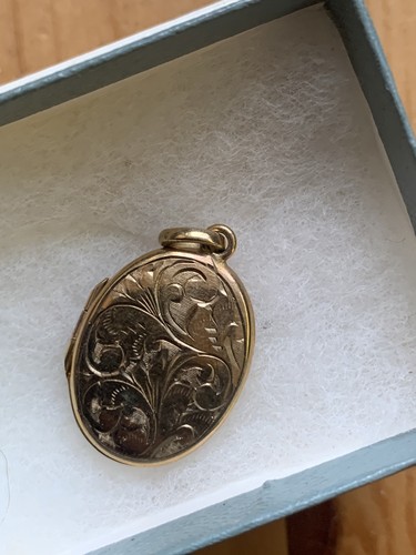 9ct gold floral - 9ct, oval