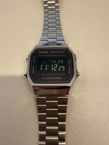 Awesome condition casio a168we - awesome,