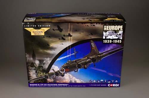 Corgi aa33322 boeing 17f - b,