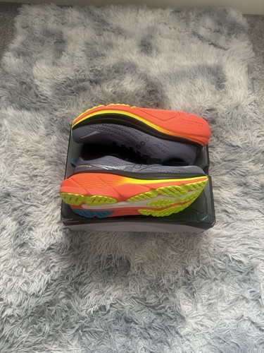 Uk8 saucony hurricane - uk8, 25