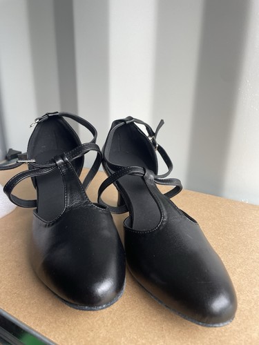 Black strap character dance - black,