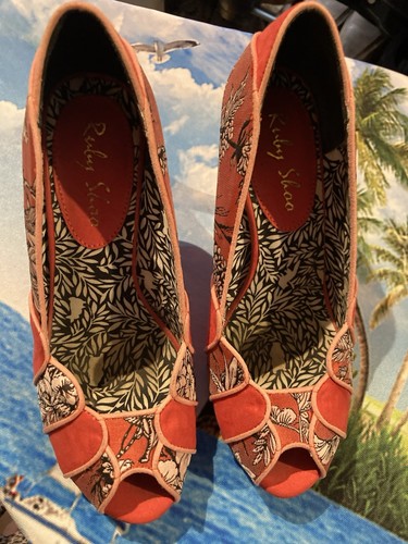 Ruby shoo - shoo, 4
