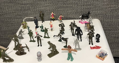 Bundle toy soldiers etc - toy,