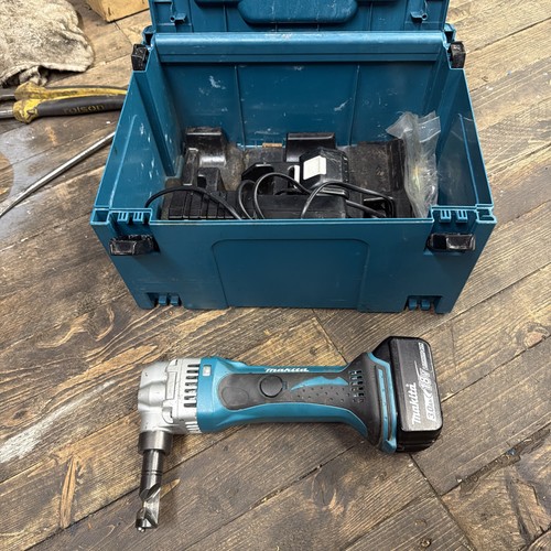 Makita djn161 18v lxt nibbler - 18v,