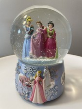  Disney princess musical snow globe Snow White, Cinderella, Belle, Aurora