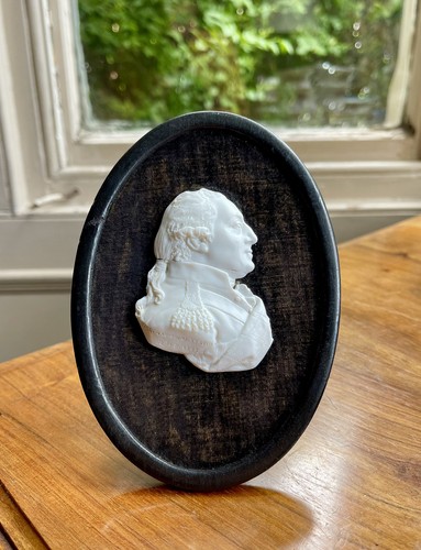 Antique white paste cameo - white,