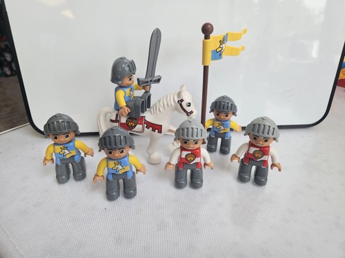 Duplo castle knight figures - castle, x