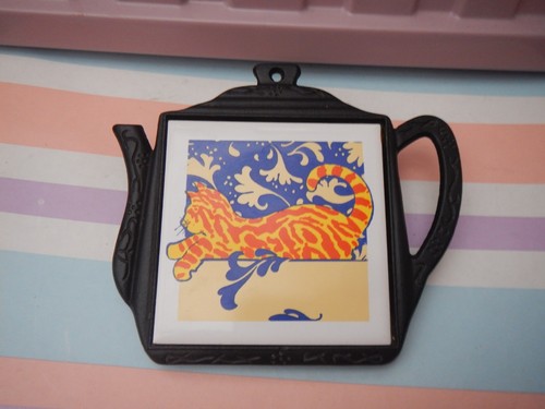Vintage cast iron - cat, tile