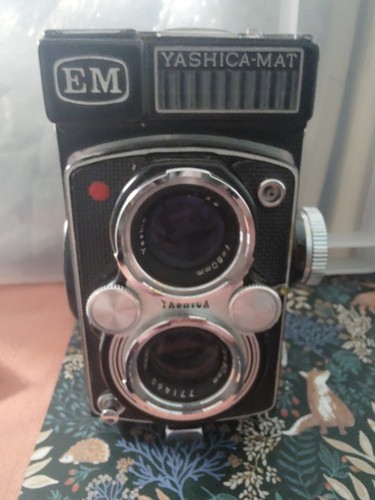 Vintage yashica mat tlr - em,