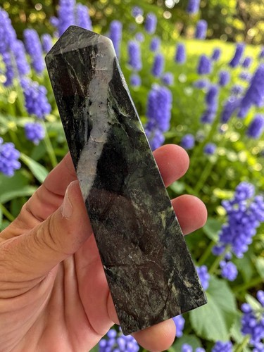 Nephrite jade tower 120mm - nephrite, 250g