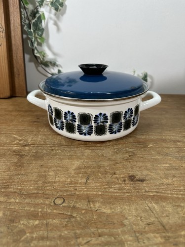 Vintage enamel cooking pot - enamel,