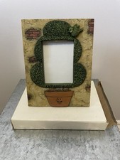 3D Ceramic Topiary Photograph/Picture Frame Free Standing