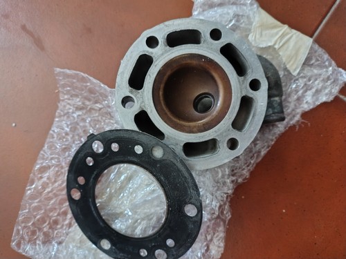 Cylinder head - cylinder,