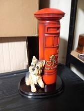 YORKSHIRE TERRIER & POST