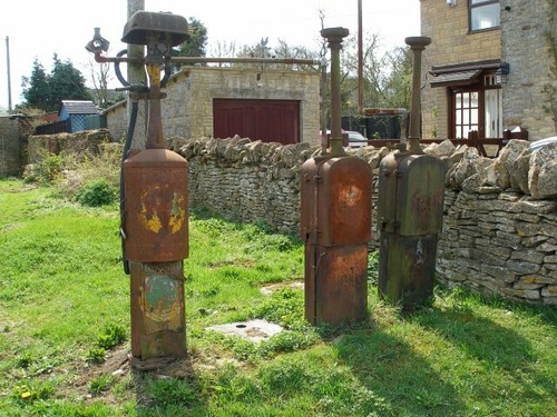 Photo petrol pump old - petrol,