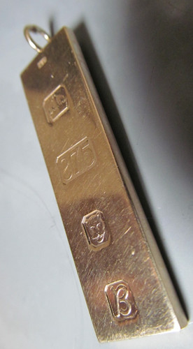 Hallmarked solid 9ct gold 375 - hallmarked,