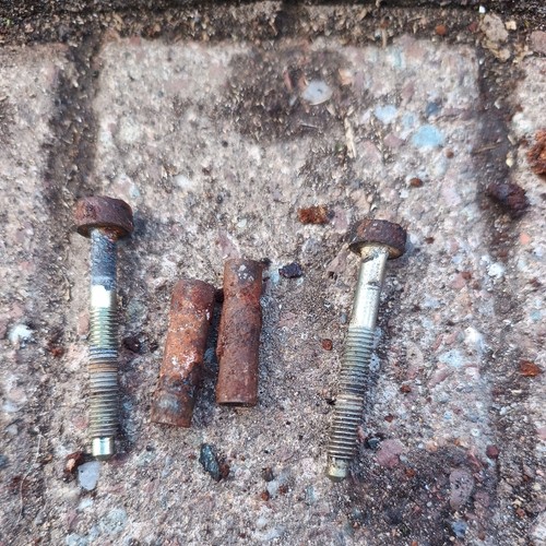 Injector clamp bolts - 2,