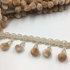 Caramel/Cream Pom Pom &