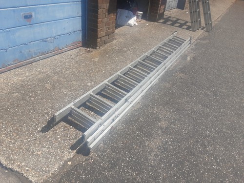 Triple extension ladder - extension,