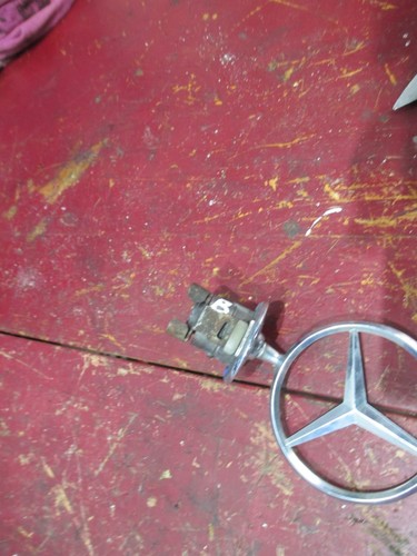 Mercedes benz bonnet raised - benz,