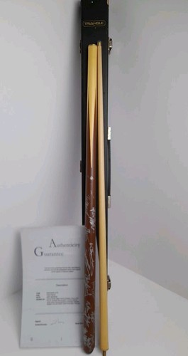 Snooker cue signed 12 - signed,