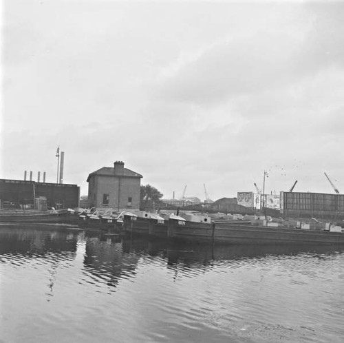 Barges dock ringsend co - in,