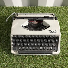 Olympia Splendid 33 Typewriter