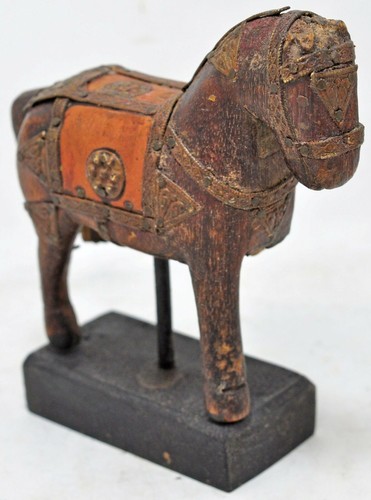 Vintage wooden horse figurine - vintage,