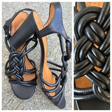 CHIE MIHARA TOAST BLACK