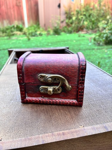 Mini wooden treasure chest - wooden,
