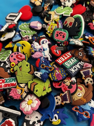 Lot 1000 shoe charms - lot,