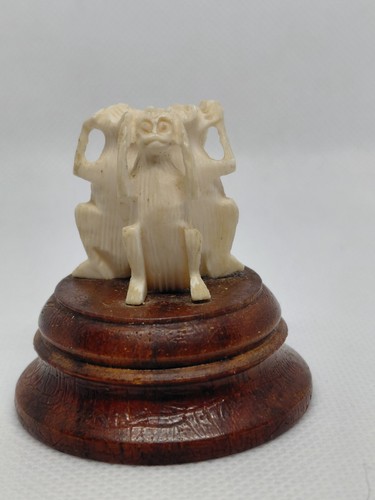 Three wise monkeys figurine - three,
