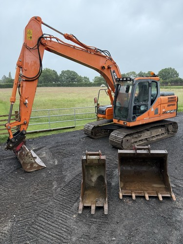 Doosan dx140 digger - doosan,