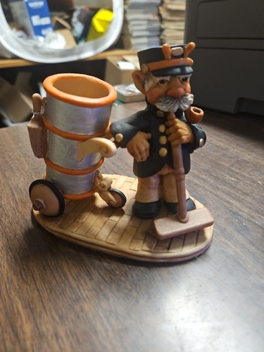 Hap henriksen figurine resin - henriksen,