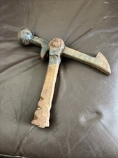 Gate lock gravity latch