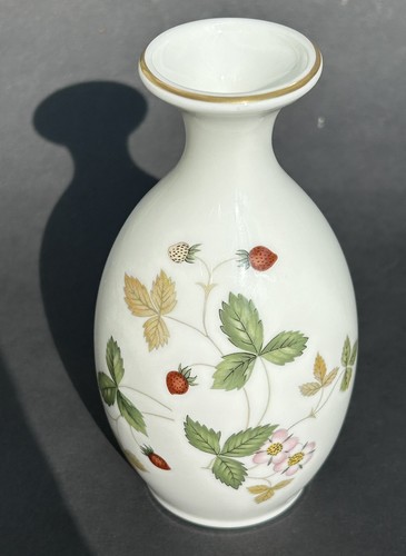 Wedgwood wild strawberry - ‘wild, strawberry’