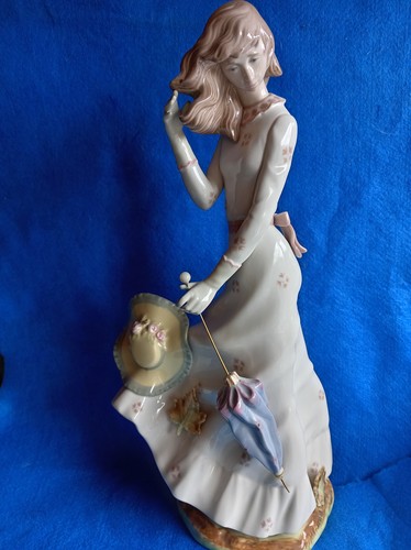 Rare retired nao - by, lladro