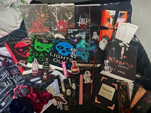 Huge tiktok dark romance book - huge,