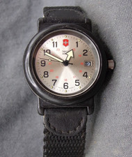 Men's SWISS ARMY Watch w/ New Battery - Works Great! -g71