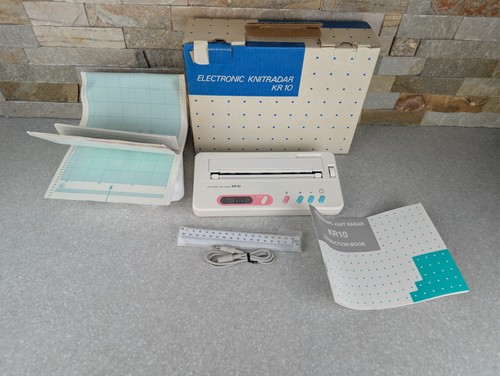 Electronic knitting machine - knitting,