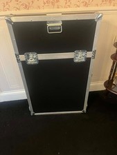 Used flight case on wheels