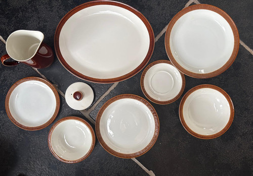 Poole pottery chestnut brown - poole,