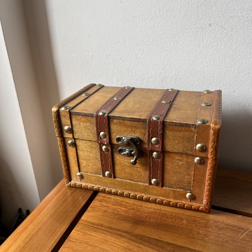Small wooden treasure chest - treasure,