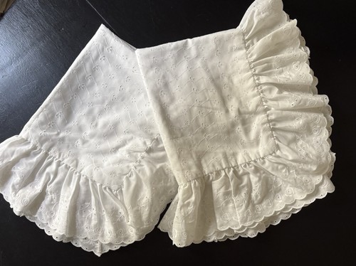 Ruffled white eyelet - white,