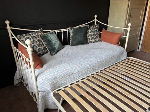 Laura ashley hastings day bed - ashley,