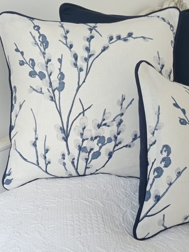 One cushion cover laura - one,