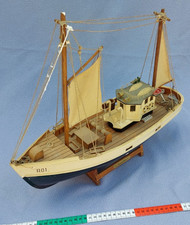 VINTAGE WOODEN ARTISTIC
